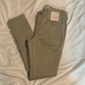 SO brand Size 7 Low Rise Khaki Jeggings